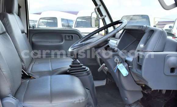 Nunua Ilio tumika Nissan Urvan Nyeupe Gari ndani ya Beitbridge nchini Matabeleland Kusini Nunua Ilio tumika Nissan Urvan Nyeupe Gari ndani ya Beitbridge nchini Matabeleland Kusini