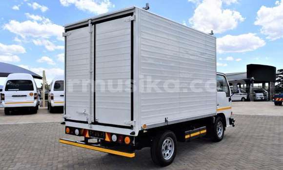 Nunua Ilio tumika Nissan Urvan Nyeupe Gari ndani ya Beitbridge nchini Matabeleland Kusini Nunua Ilio tumika Nissan Urvan Nyeupe Gari ndani ya Beitbridge nchini Matabeleland Kusini