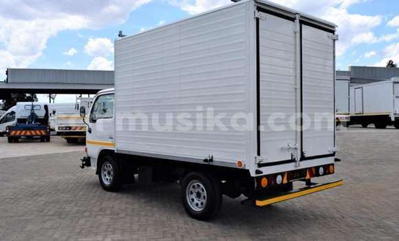 Nunua Ilio tumika Nissan Urvan Nyeupe Gari ndani ya Beitbridge nchini Matabeleland Kusini Nunua Ilio tumika Nissan Urvan Nyeupe Gari ndani ya Beitbridge nchini Matabeleland Kusini