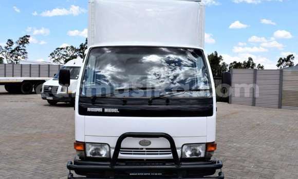 Nunua Ilio tumika Nissan Urvan Nyeupe Gari ndani ya Beitbridge nchini Matabeleland Kusini Nunua Ilio tumika Nissan Urvan Nyeupe Gari ndani ya Beitbridge nchini Matabeleland Kusini