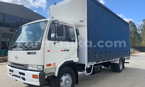 Nunua Ilio tumika Nissan Urvan Bluu Gari ndani ya Beitbridge nchini Matabeleland Kusini