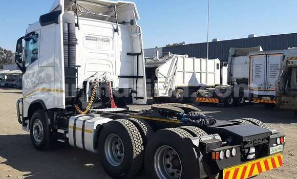 Acheter Occasion Voiture Volvo 440 Blanc à Beitbridge, Matabeleland South Acheter Occasion Voiture Volvo 440 Blanc à Beitbridge, Matabeleland South