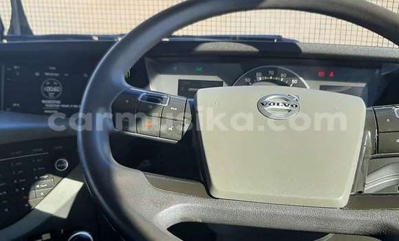 Acheter Occasion Voiture Volvo 440 Blanc à Beitbridge, Matabeleland South Acheter Occasion Voiture Volvo 440 Blanc à Beitbridge, Matabeleland South