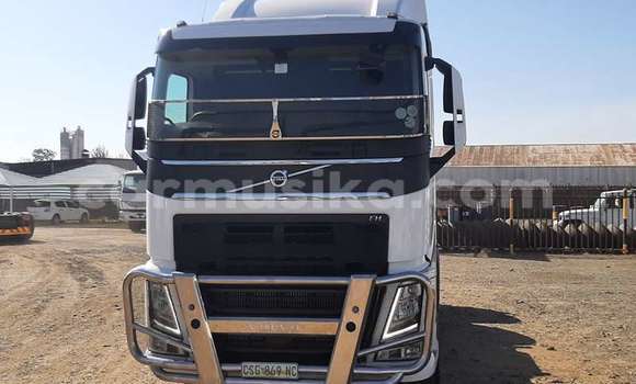 Acheter Occasion Voiture Volvo 440 Blanc à Beitbridge, Matabeleland South Acheter Occasion Voiture Volvo 440 Blanc à Beitbridge, Matabeleland South