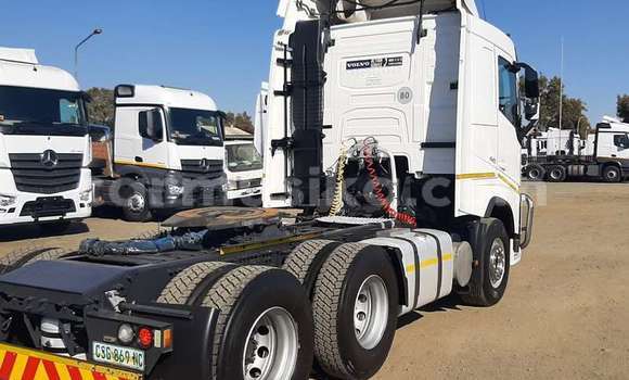 Acheter Occasion Voiture Volvo 440 Blanc à Beitbridge, Matabeleland South Acheter Occasion Voiture Volvo 440 Blanc à Beitbridge, Matabeleland South