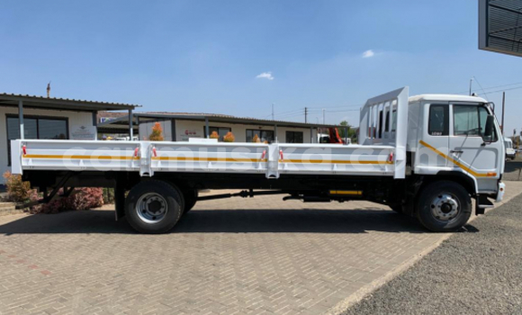 Nunua Ilio tumika Nissan Urvan Nyeupe Gari ndani ya Beitbridge nchini Matabeleland Kusini