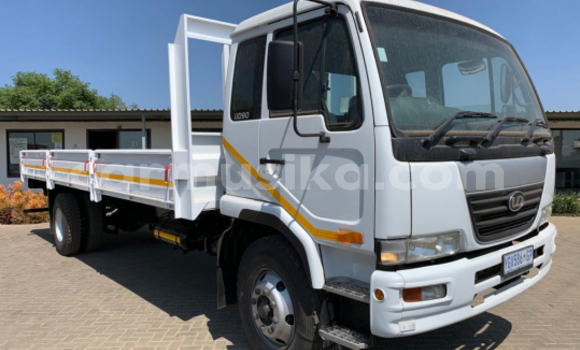 Nunua Ilio tumika Nissan Urvan Nyeupe Gari ndani ya Beitbridge nchini Matabeleland Kusini Nunua Ilio tumika Nissan Urvan Nyeupe Gari ndani ya Beitbridge nchini Matabeleland Kusini