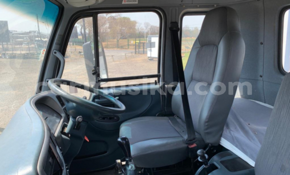 Nunua Ilio tumika Nissan Urvan Nyeupe Gari ndani ya Beitbridge nchini Matabeleland Kusini Nunua Ilio tumika Nissan Urvan Nyeupe Gari ndani ya Beitbridge nchini Matabeleland Kusini