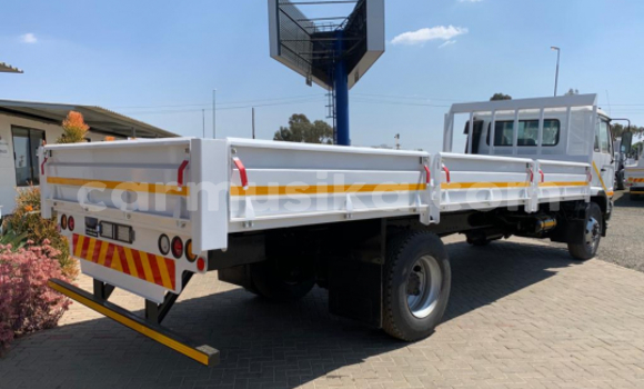 Nunua Ilio tumika Nissan Urvan Nyeupe Gari ndani ya Beitbridge nchini Matabeleland Kusini Nunua Ilio tumika Nissan Urvan Nyeupe Gari ndani ya Beitbridge nchini Matabeleland Kusini