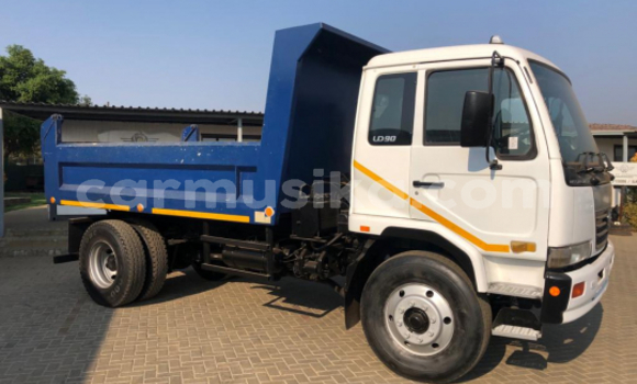 Acheter Occasion Voiture Nissan Urvan Bleu à Beitbridge, Matabeleland South Acheter Occasion Voiture Nissan Urvan Bleu à Beitbridge, Matabeleland South