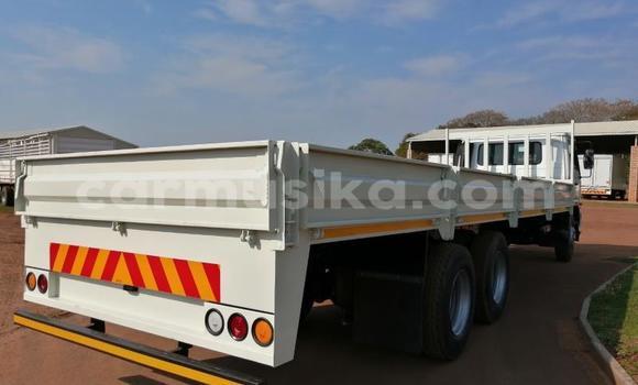 Acheter Occasion Voiture Nissan Urvan Blanc à Beitbridge, Matabeleland South Acheter Occasion Voiture Nissan Urvan Blanc à Beitbridge, Matabeleland South