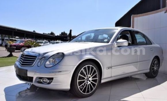 Tenga Tsaru Mercedes-Benz E-Classe Sirivha Mota in Beitbridge in Matabeleland South