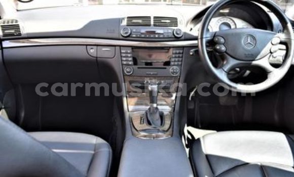 Tenga Tsaru Mercedes-Benz E-Classe Sirivha Mota in Beitbridge in Matabeleland South Tenga Tsaru Mercedes-Benz E-Classe Sirivha Mota in Beitbridge in Matabeleland South