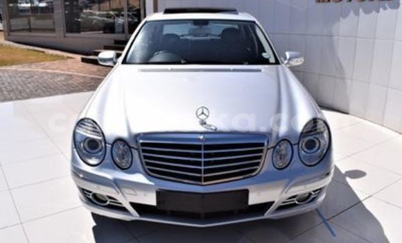 Tenga Tsaru Mercedes-Benz E-Classe Sirivha Mota in Beitbridge in Matabeleland South Tenga Tsaru Mercedes-Benz E-Classe Sirivha Mota in Beitbridge in Matabeleland South