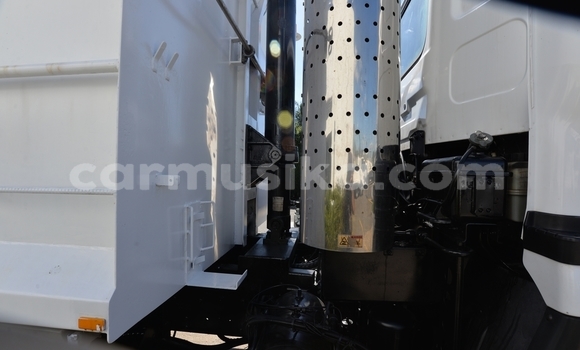 Buy Used Nissan UD White Truck in Beitbridge in Matabeleland South Buy Used Nissan UD White Truck in Beitbridge in Matabeleland South