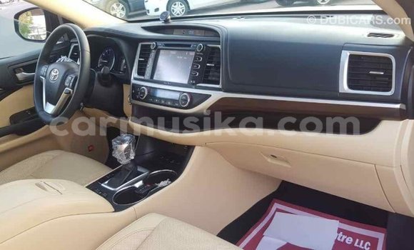 Tenga Imported Toyota Highlander Bhuruu Mota in Import - Dubai in Harare Tenga Imported Toyota Highlander Bhuruu Mota in Import - Dubai in Harare