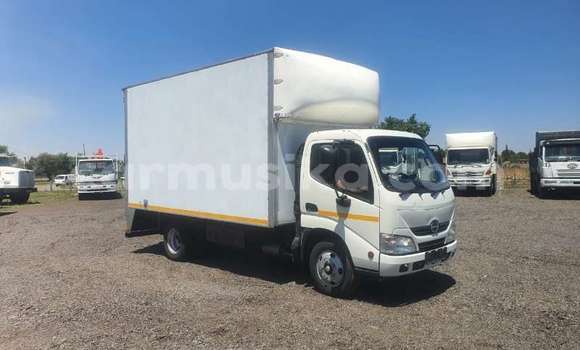 Nunua Ilio tumika Toyota Dyna Nyeupe Lori ndani ya Beitbridge nchini Matabeleland Kusini