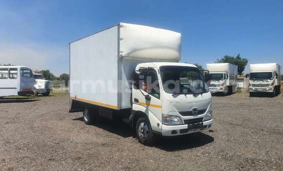 Acheter Occasion Utilitaire Toyota Dyna Blanc à Beitbridge, Matabeleland South Acheter Occasion Utilitaire Toyota Dyna Blanc à Beitbridge, Matabeleland South