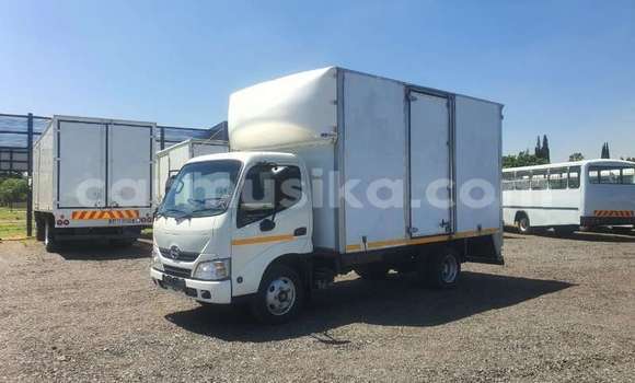 Acheter Occasion Utilitaire Toyota Dyna Blanc à Beitbridge, Matabeleland South Acheter Occasion Utilitaire Toyota Dyna Blanc à Beitbridge, Matabeleland South