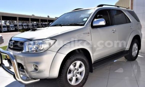 Acheter Occasion Voiture Toyota Fortuner Gris à Beitbridge, Matabeleland South Acheter Occasion Voiture Toyota Fortuner Gris à Beitbridge, Matabeleland South