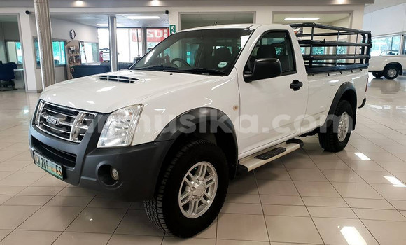 Nunua Ilio tumika Isuzu KB Nyeupe Gari ndani ya Beitbridge nchini Matabeleland Kusini