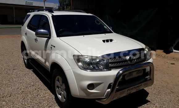 Acheter Occasion Voiture Toyota Fortuner Blanc à Beitbridge, Matabeleland South Acheter Occasion Voiture Toyota Fortuner Blanc à Beitbridge, Matabeleland South