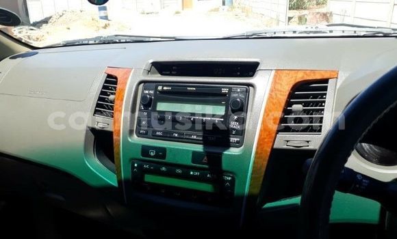 Acheter Occasion Voiture Toyota Fortuner Blanc à Beitbridge, Matabeleland South Acheter Occasion Voiture Toyota Fortuner Blanc à Beitbridge, Matabeleland South