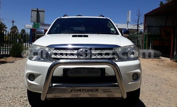 Acheter Occasion Voiture Toyota Fortuner Blanc à Beitbridge, Matabeleland South Acheter Occasion Voiture Toyota Fortuner Blanc à Beitbridge, Matabeleland South