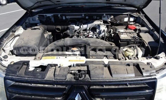 Buy Import Mitsubishi Pajero Black Car in Beitbridge in Matabeleland South Buy Import Mitsubishi Pajero Black Car in Beitbridge in Matabeleland South