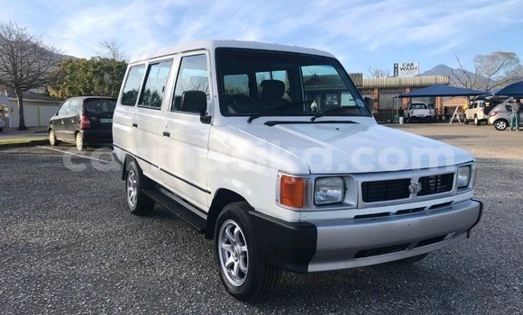 Buy Used Toyota Venza White Car in Beitbridge in Matabeleland South Buy Used Toyota Venza White Car in Beitbridge in Matabeleland South