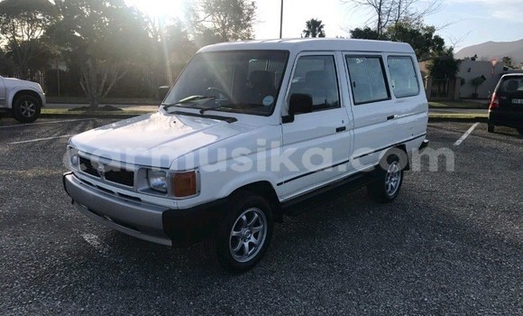 Buy Used Toyota Venza White Car in Beitbridge in Matabeleland South Buy Used Toyota Venza White Car in Beitbridge in Matabeleland South