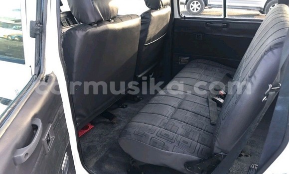 Buy Used Toyota Venza White Car in Beitbridge in Matabeleland South Buy Used Toyota Venza White Car in Beitbridge in Matabeleland South