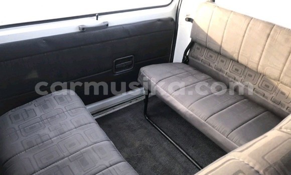 Buy Used Toyota Venza White Car in Beitbridge in Matabeleland South Buy Used Toyota Venza White Car in Beitbridge in Matabeleland South