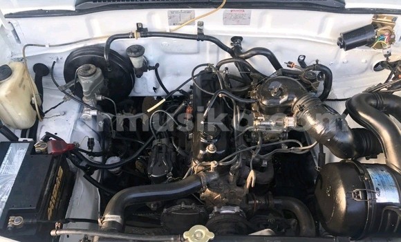 Buy Used Toyota Venza White Car in Beitbridge in Matabeleland South Buy Used Toyota Venza White Car in Beitbridge in Matabeleland South