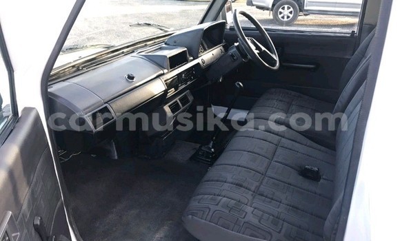 Buy Used Toyota Venza White Car in Beitbridge in Matabeleland South Buy Used Toyota Venza White Car in Beitbridge in Matabeleland South