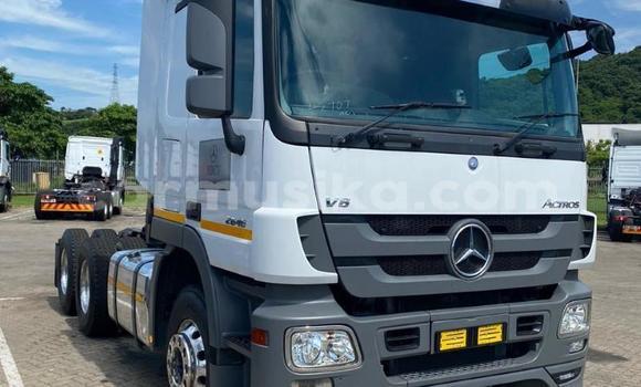 Acheter Occasion Utilitaire Mercedes‒Benz Truck Blanc à Beitbridge, Matabeleland South Acheter Occasion Utilitaire Mercedes‒Benz Truck Blanc à Beitbridge, Matabeleland South