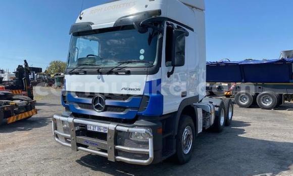 Buy Used Mercedes‒Benz Truck White Truck in Beitbridge in Matabeleland South Buy Used Mercedes‒Benz Truck White Truck in Beitbridge in Matabeleland South
