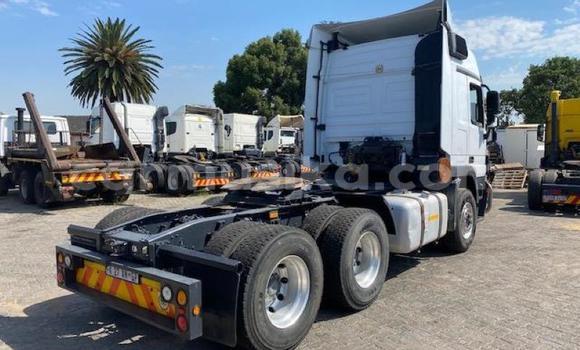 Buy Used Mercedes‒Benz Truck White Truck in Beitbridge in Matabeleland South Buy Used Mercedes‒Benz Truck White Truck in Beitbridge in Matabeleland South