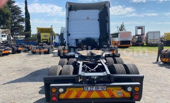 Buy Used Mercedes‒Benz Truck White Truck in Beitbridge in Matabeleland South Buy Used Mercedes‒Benz Truck White Truck in Beitbridge in Matabeleland South