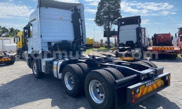 Buy Used Mercedes‒Benz Truck White Truck in Beitbridge in Matabeleland South Buy Used Mercedes‒Benz Truck White Truck in Beitbridge in Matabeleland South