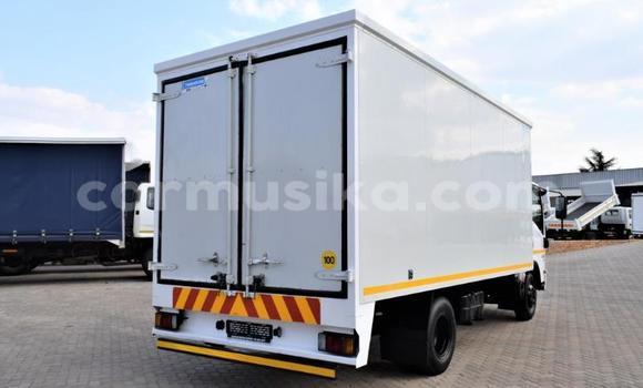 Acheter Occasion Utilitaire Isuzu Elf Blanc à Beitbridge, Matabeleland South Acheter Occasion Utilitaire Isuzu Elf Blanc à Beitbridge, Matabeleland South