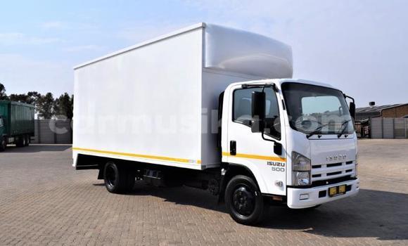 Acheter Occasion Utilitaire Isuzu FTR 850 Blanc à Beitbridge, Matabeleland South Acheter Occasion Utilitaire Isuzu FTR 850 Blanc à Beitbridge, Matabeleland South