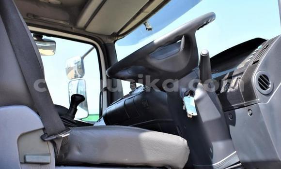 Nunua Ilio tumika Mercedes‒Benz Truck Nyeupe Lori ndani ya Beitbridge nchini Matabeleland Kusini Nunua Ilio tumika Mercedes‒Benz Truck Nyeupe Lori ndani ya Beitbridge nchini Matabeleland Kusini