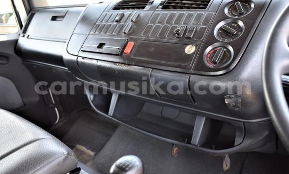 Nunua Ilio tumika Mercedes‒Benz Truck Nyeupe Lori ndani ya Beitbridge nchini Matabeleland Kusini Nunua Ilio tumika Mercedes‒Benz Truck Nyeupe Lori ndani ya Beitbridge nchini Matabeleland Kusini