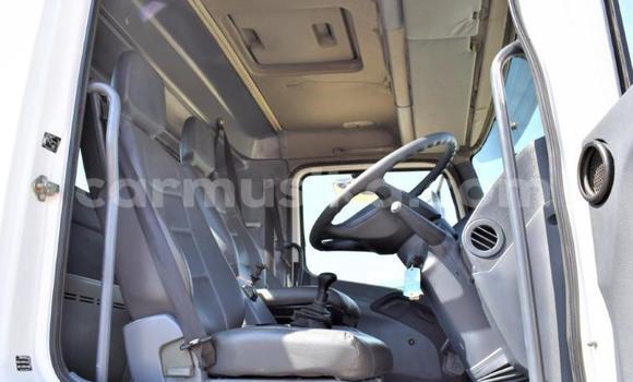 Nunua Ilio tumika Mercedes‒Benz Truck Nyeupe Lori ndani ya Beitbridge nchini Matabeleland Kusini Nunua Ilio tumika Mercedes‒Benz Truck Nyeupe Lori ndani ya Beitbridge nchini Matabeleland Kusini