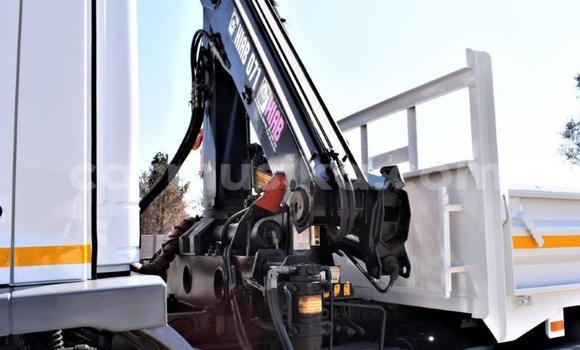 Nunua Ilio tumika Mercedes‒Benz Truck Nyeupe Lori ndani ya Beitbridge nchini Matabeleland Kusini Nunua Ilio tumika Mercedes‒Benz Truck Nyeupe Lori ndani ya Beitbridge nchini Matabeleland Kusini