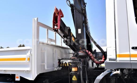 Nunua Ilio tumika Mercedes‒Benz Truck Nyeupe Lori ndani ya Beitbridge nchini Matabeleland Kusini Nunua Ilio tumika Mercedes‒Benz Truck Nyeupe Lori ndani ya Beitbridge nchini Matabeleland Kusini