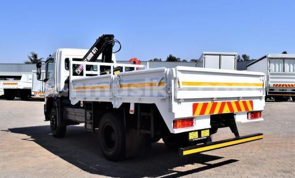 Nunua Ilio tumika Mercedes‒Benz Truck Nyeupe Lori ndani ya Beitbridge nchini Matabeleland Kusini Nunua Ilio tumika Mercedes‒Benz Truck Nyeupe Lori ndani ya Beitbridge nchini Matabeleland Kusini