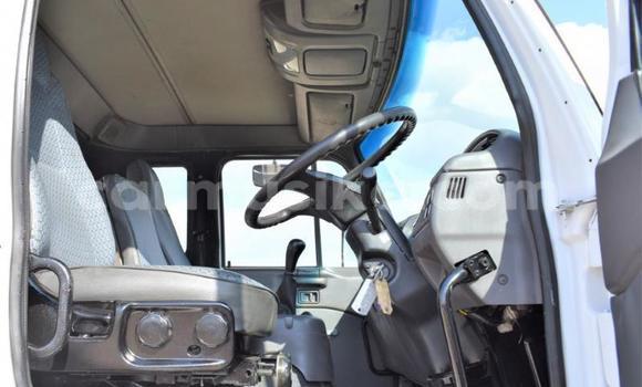 Nunua Ilio tumika Nissan UD Nyeupe Lori ndani ya Beitbridge nchini Matabeleland Kusini Nunua Ilio tumika Nissan UD Nyeupe Lori ndani ya Beitbridge nchini Matabeleland Kusini