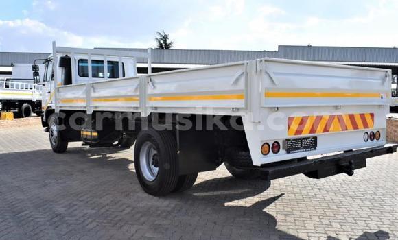 Nunua Ilio tumika Nissan UD Nyeupe Lori ndani ya Beitbridge nchini Matabeleland Kusini Nunua Ilio tumika Nissan UD Nyeupe Lori ndani ya Beitbridge nchini Matabeleland Kusini